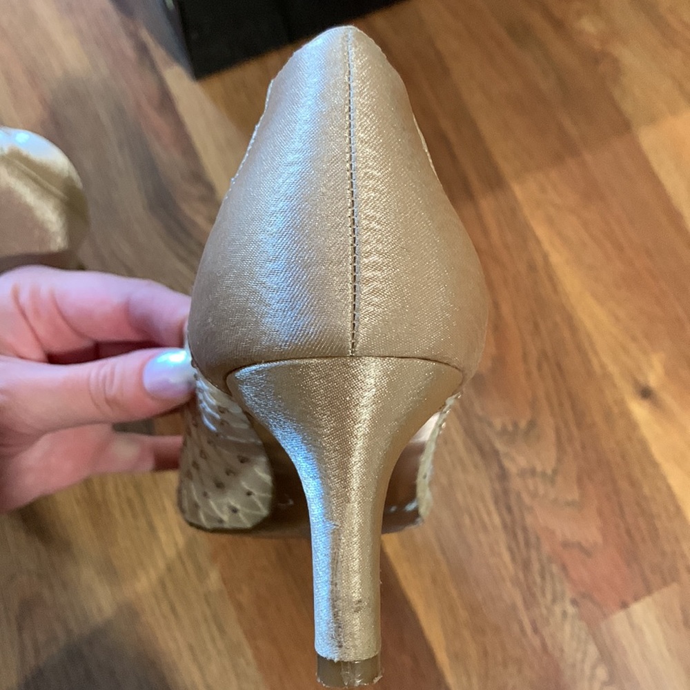 Adrianna Papell Gold Evening Pumps - Picture 5 of 7